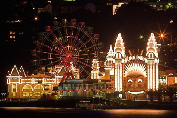 Cade da una giostra del luna park di Forte e batte la testa: trauma cranico per una tredicenne 
