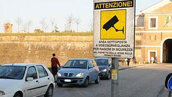 Una multa di 92 euro per 7 minuti di anticipo
