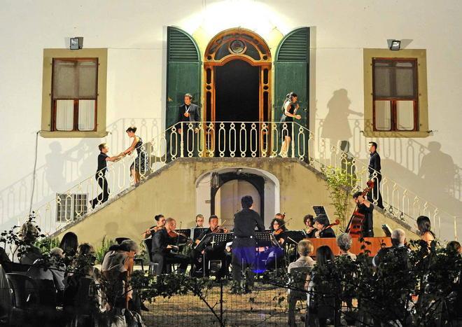Applausi a “Così fan tutte” in uno scenario da ricordare 