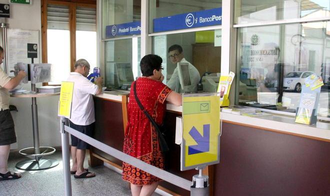 Tagli alle Poste: la protesta si allarga 