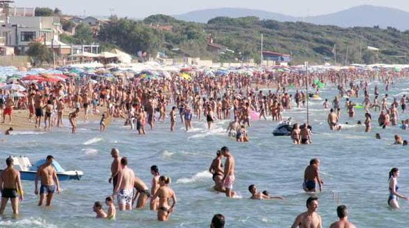 Affittano una villa inesistente, truffati decine di turisti 