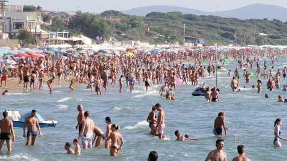 Affittano una villa inesistente, truffati decine di turisti