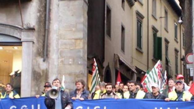 Severa, lavoratori senza stipendio scoppia la protesta