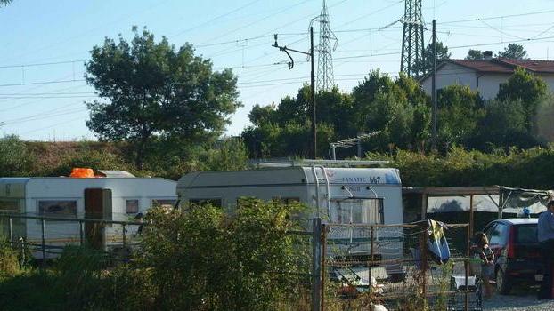 Danno fuoco nella notte all’ex campo nomadi