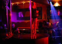 Poliziotti in borghese nei night club della provincia 