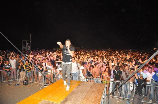 Beach party, musica non stop a Marina di Castagneto 