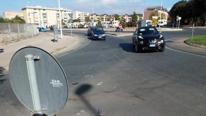 Piombino, muore scooterista in uno scontro alla rotatoria