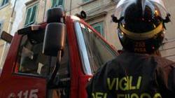 Crolla il solaio di un’abitazione a Porcari, nessun ferito