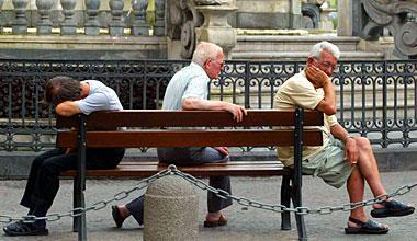 Truffe agli anziani, sette casi in due giorni: caccia a due uomini 