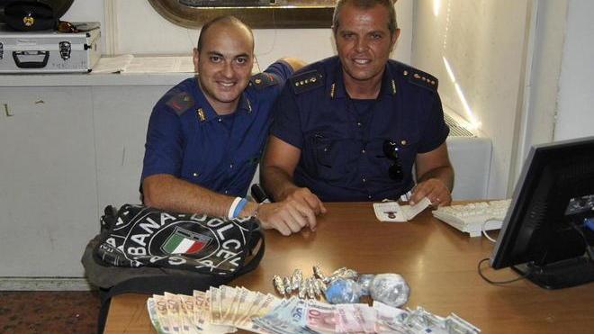 150 grammi di marijuana nella borsa