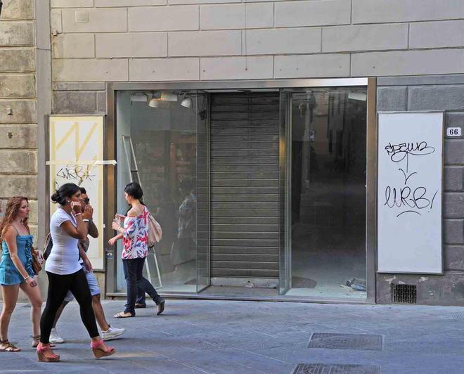 Fondi sfitti e vetrine sporche in centro 