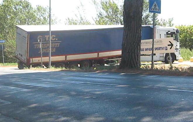 Troppi tir bloccati dal fossato 