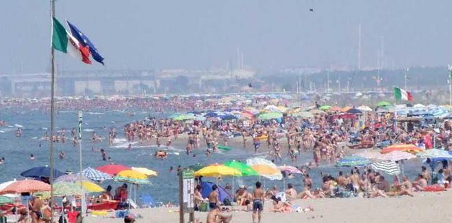 Marina senza servizi igienici pubblici 