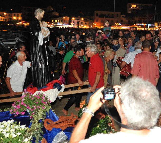 Migliaia di persone in centro per la festa di San Gaetano 