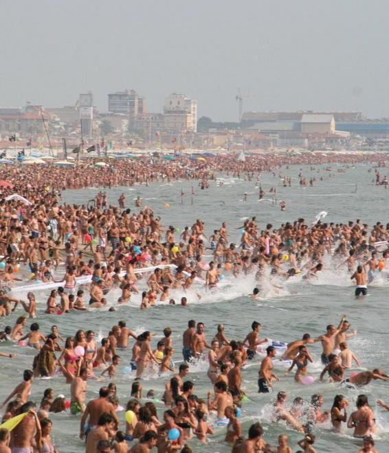Torna sabato il tuffo “dei 101mila” contro le aste degli arenili