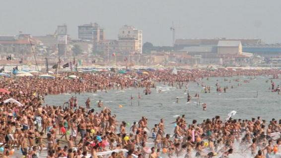 Torna sabato il tuffo “dei 101mila” contro le aste degli arenili