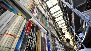L’Accademia della “frega” lancia l’idea del passalibro
