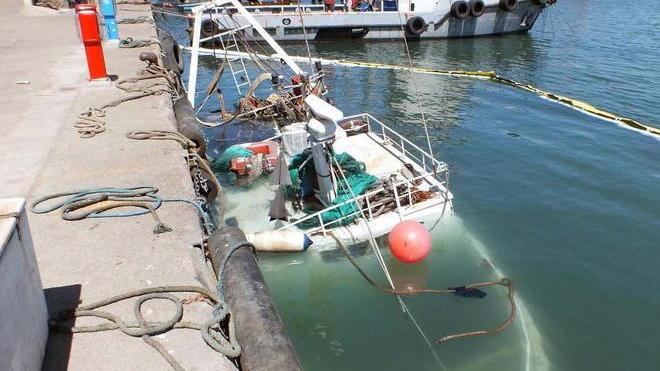 Peschereccio affondato, denunciato il proprietario