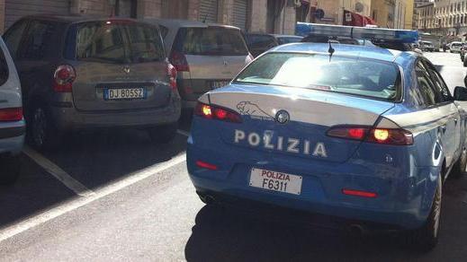 Accoltella il rivale e scappa, indaga la squadra mobile