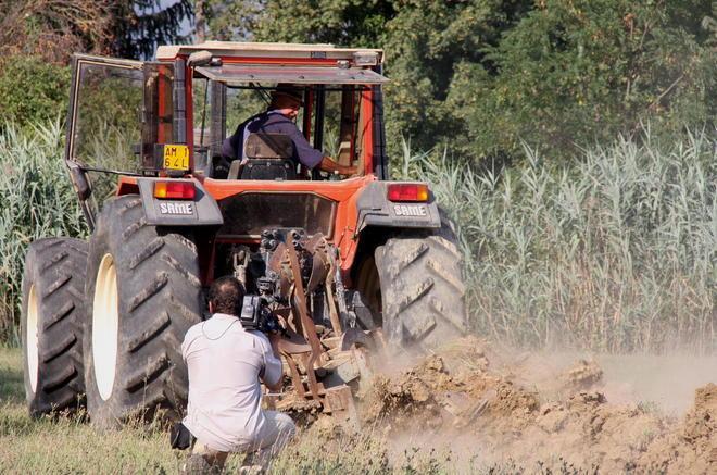 La prima aratura al podere Le Polline