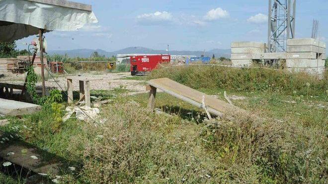 Fondamenta non a norma per la piscina di Vignole