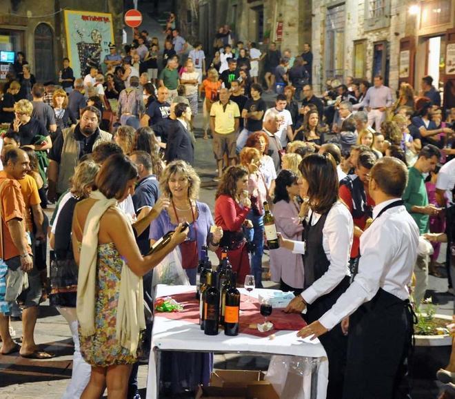 Per San Lorenzo occhi rivolti al cielo e vino nei calici 