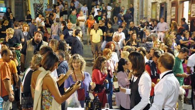 Per San Lorenzo occhi rivolti al cielo e vino nei calici