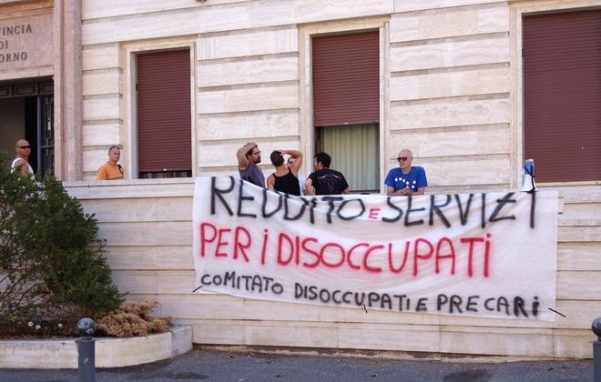 Striscione davanti alla Provincia