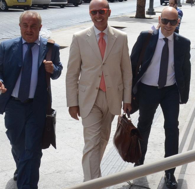 Resta ai domiciliari il consigliere Peru 