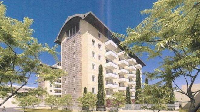 Topi e siringhe dentro il cantiere chiuso da mesi