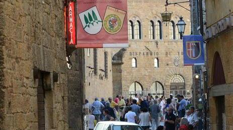Senza stand o gazebo vietato chiedere contributi in strada