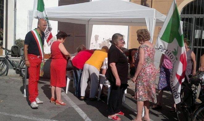 Raccolte 250 firme per salvare le Poste