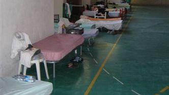 La palestra diventa albergo per un gruppo di musicisti 