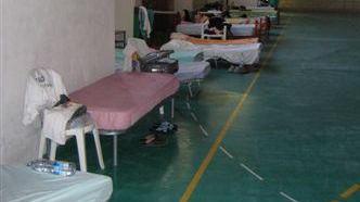 La palestra diventa albergo per un gruppo di musicisti