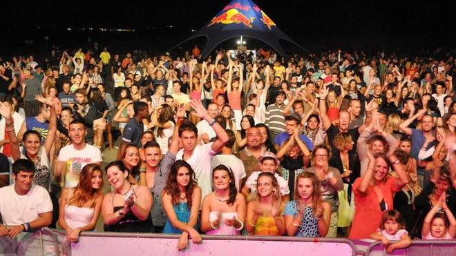 Beach party dei record, in 5mila al Seggio