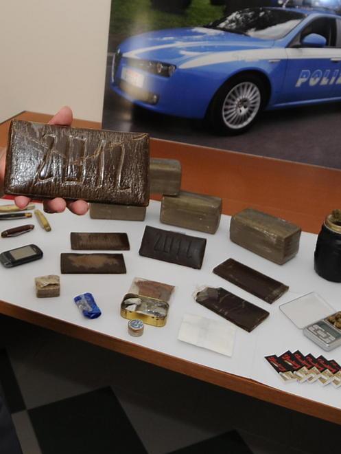 Sei chili di hashish nascosti nello zaino Arrestato 33enne 