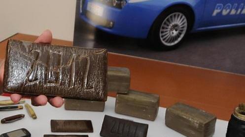 Sei chili di hashish nascosti nello zaino Arrestato 33enne