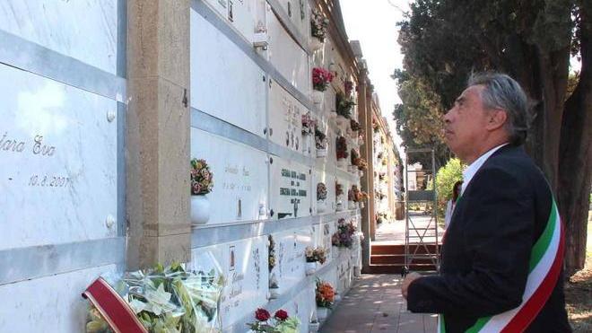 Pian di Rota, fiori del sindaco per le piccole vittime del rogo