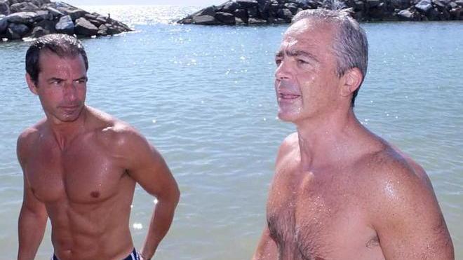 Aereo in ritardo, ma il tuffo si fa lo stesso