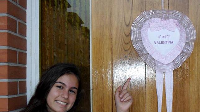 Fiocco rosa sulla chiesa di padre Nike è nata Valentina, la bimba sottratta all’aborto