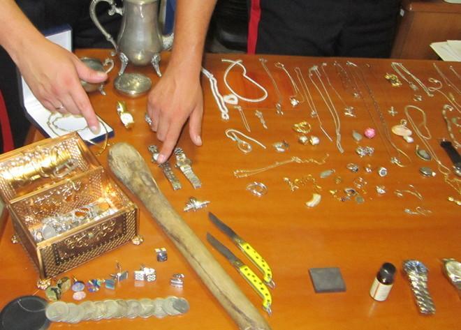 Ladre in casa, ritrovata la refurtiva 