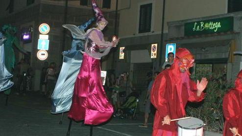 Marittimo, in 7mila al festival di strada tra musiche e magie