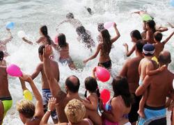 I balneari replicano, volo sul mare e gadget per tutti 