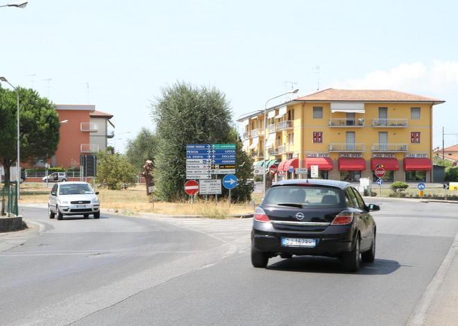Ancora un incidente alla finta rotatoria 