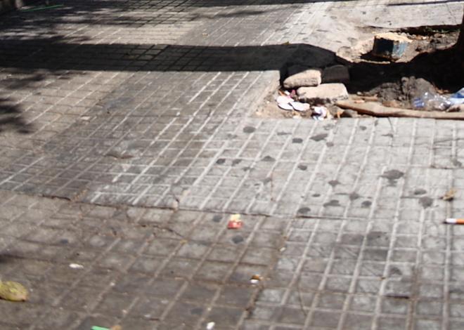 Carte e sporcizia: il “salotto” che non c’è 