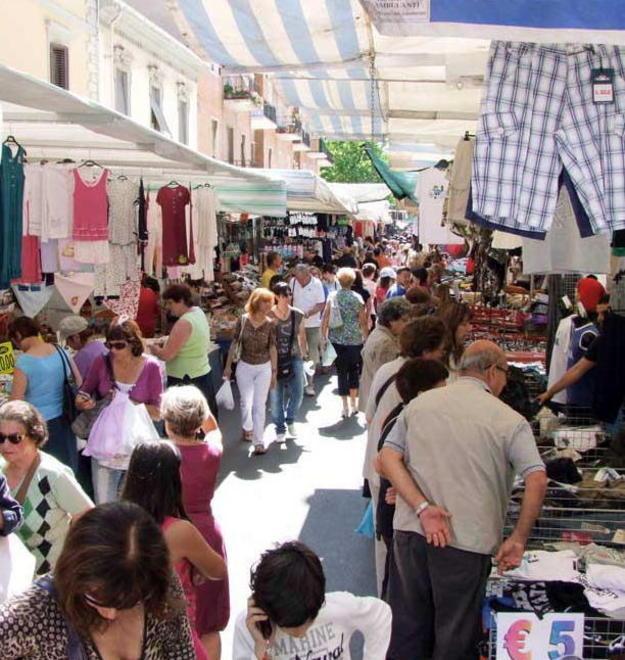 Trovano un portafogli con mille euro e lo riconsegnano alla proprietaria