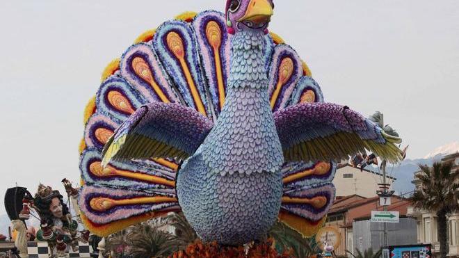 Musica, colori e cartapesta Torna il Carnevale estivo