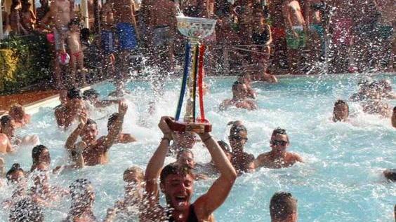 Finale con tuffo di gruppo per i super Beach Games