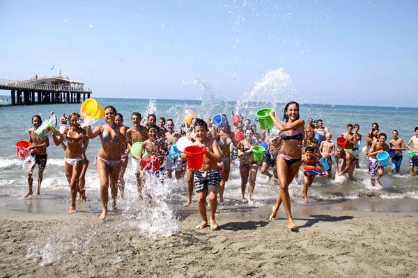 Le immagini della gavettonata in Versilia 