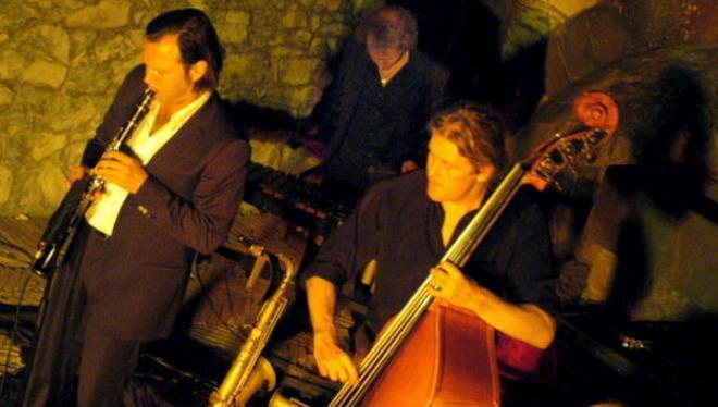 Melodie balcaniche e tanghi, nel borgo la musica bohemien
